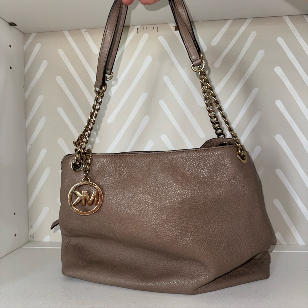 Michael Kors Tan Leather Shoulder Bag Gold Hardware - Picture 4 of 8
